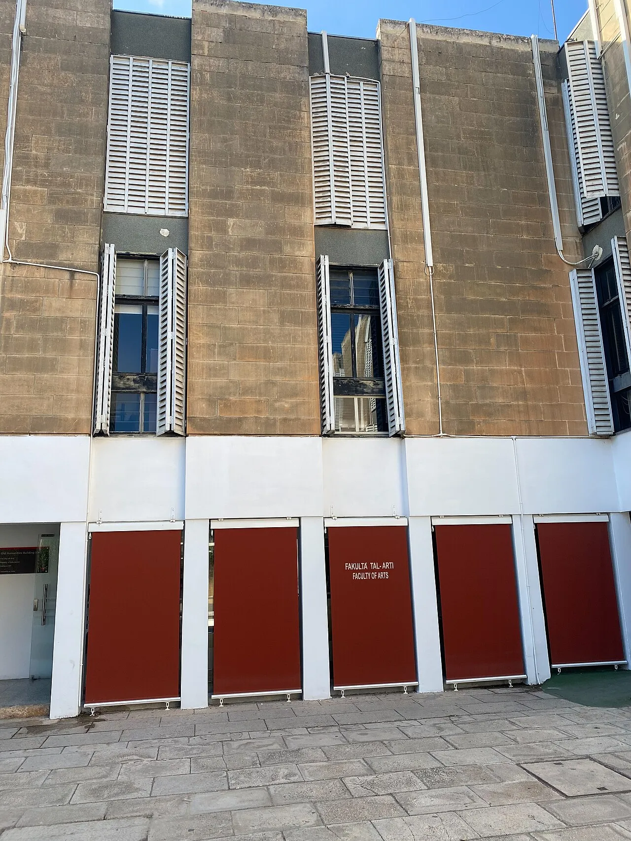 Gebouw van de Faculteit der Letteren op de campus van de Universiteit van Malta