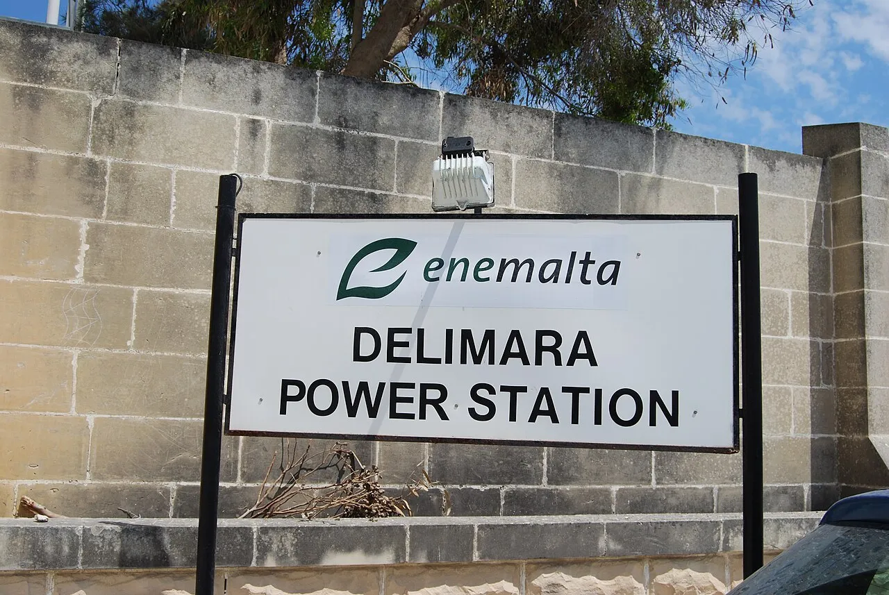 Bord van Enemalta voor de Delimara-elektriciteitscentrale op Malta